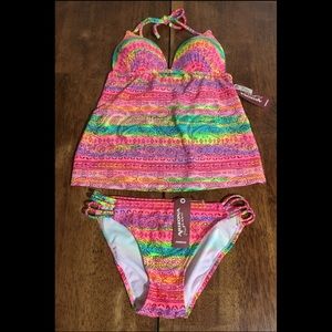 Arizona juniors push up tankini